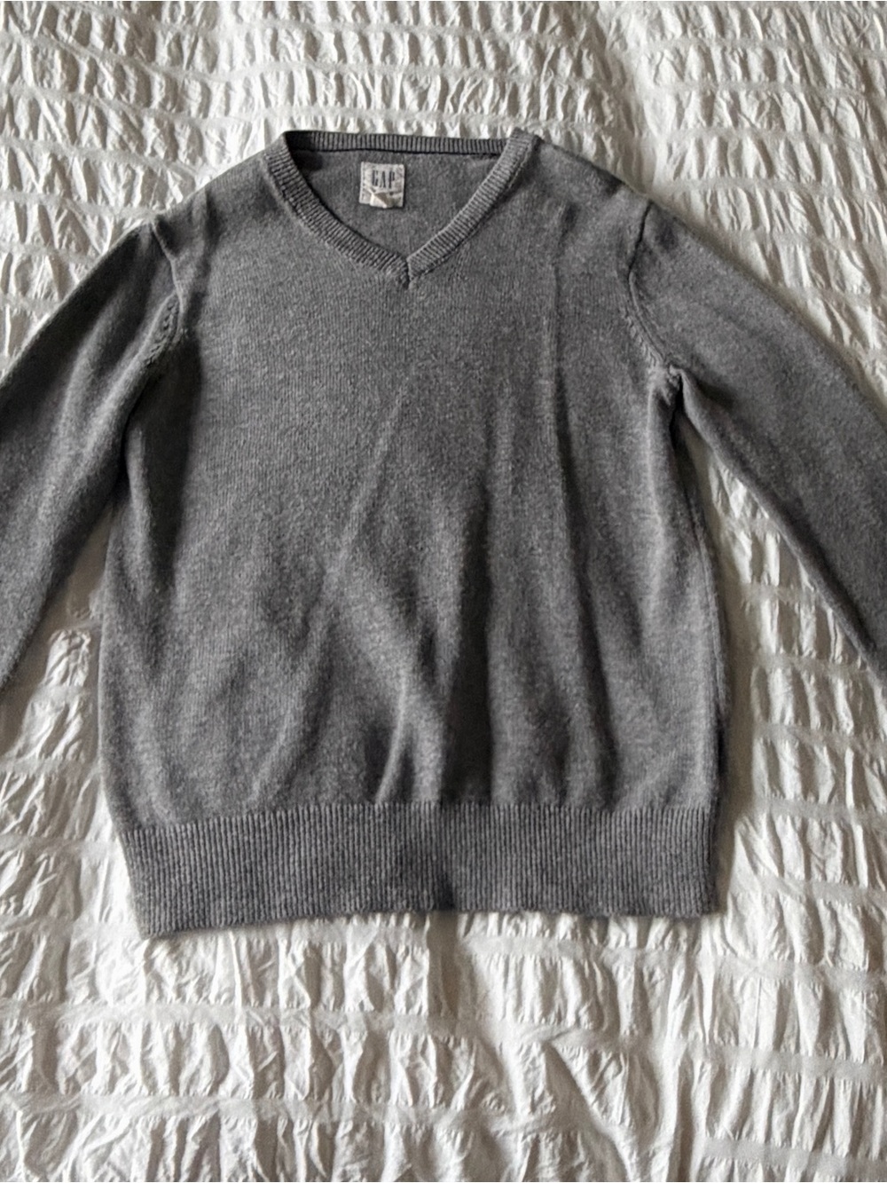 GAP Boy’s Gray V-Neck Sweater size 6-7